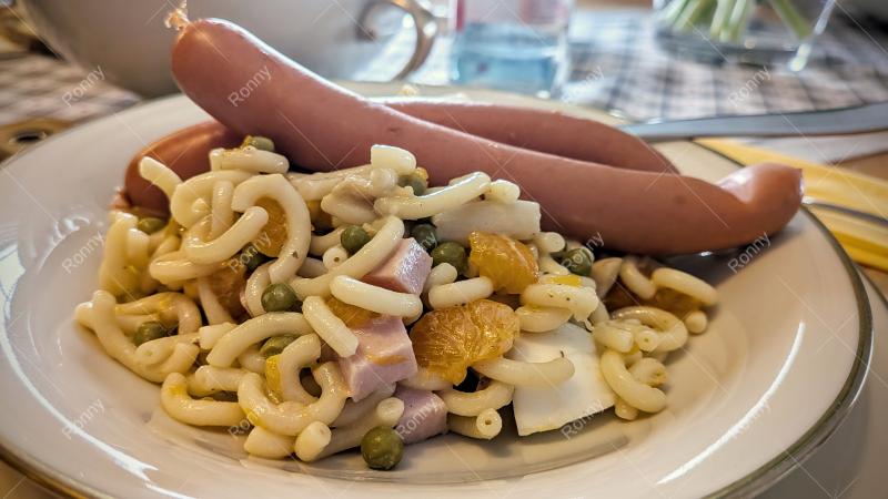 Nudelsalat mit Bockwurst